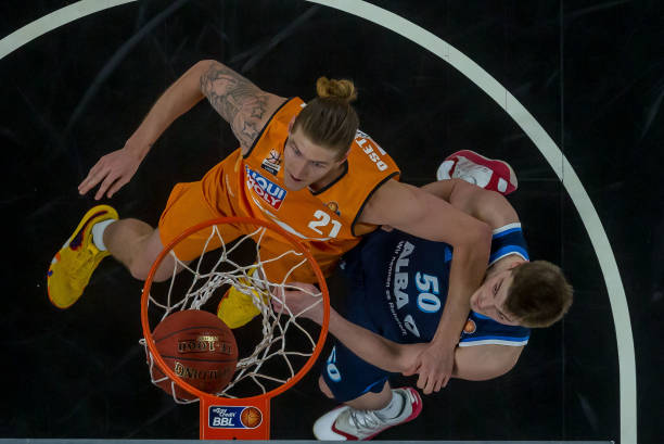 携手穆帅！费内巴切官方：塔利斯卡正式加盟球队 合同期至2026年6月