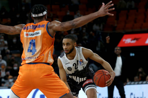 逊于雄鹿 逊于雄鹿