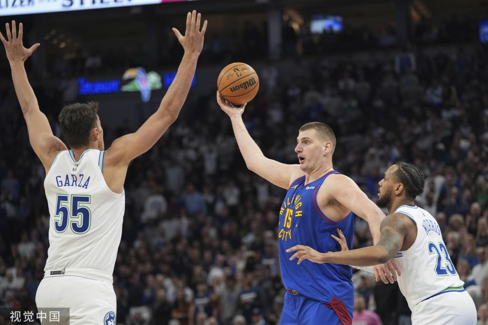 队记：东契奇肠胃不适状况持续到了赛前 虽精力欠佳但仍渴望上场比赛