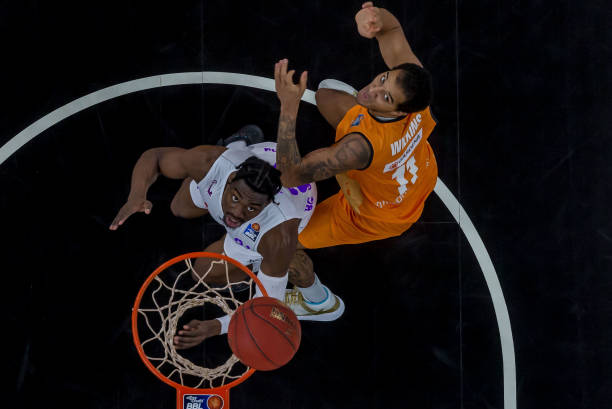 体育CBA：大获全胜 深圳126-107击败四川